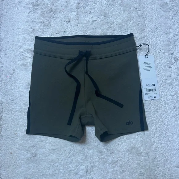 NWT Alo Yoga 4” airbrush race pace shorts - Picture 4 of 8